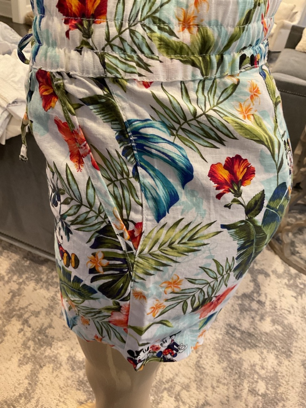 Tommy Bahama Disney White Tropical Floral Drawstring Women’s Shorts - Picture 2 of 4